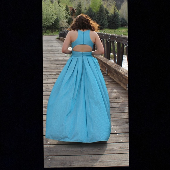 Blue prom dress. Morgan and Co. size 3 - Picture 2 of 3
